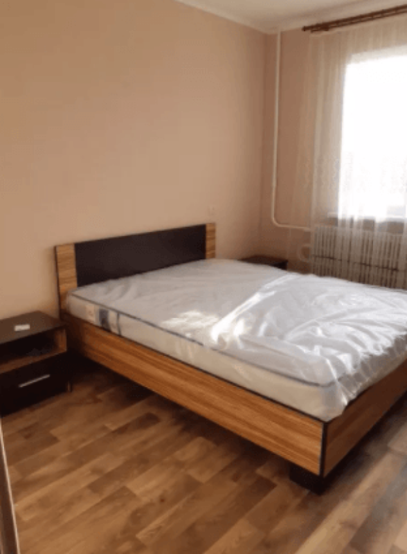 Long term rent 3 bedroom-(s) apartment Akademika Pavlova Street 130