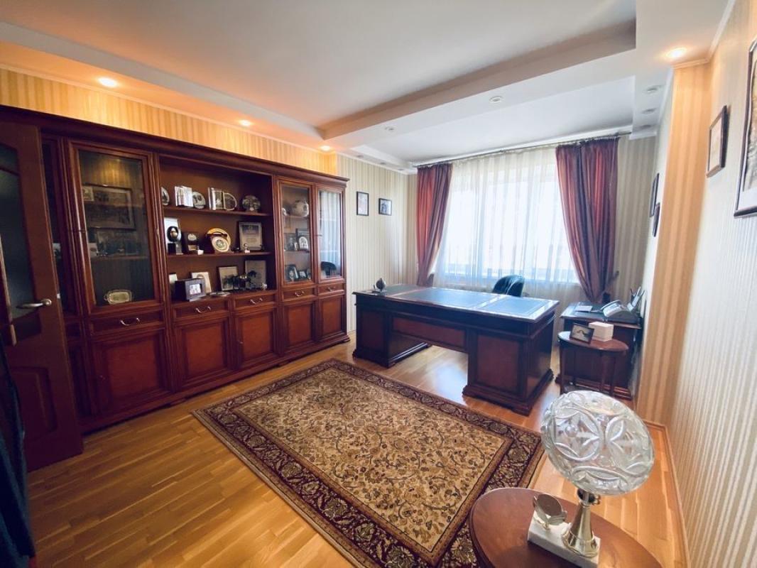 Sale 5 bedroom-(s) apartment 220 sq. m., Vavilovykh Street 15а