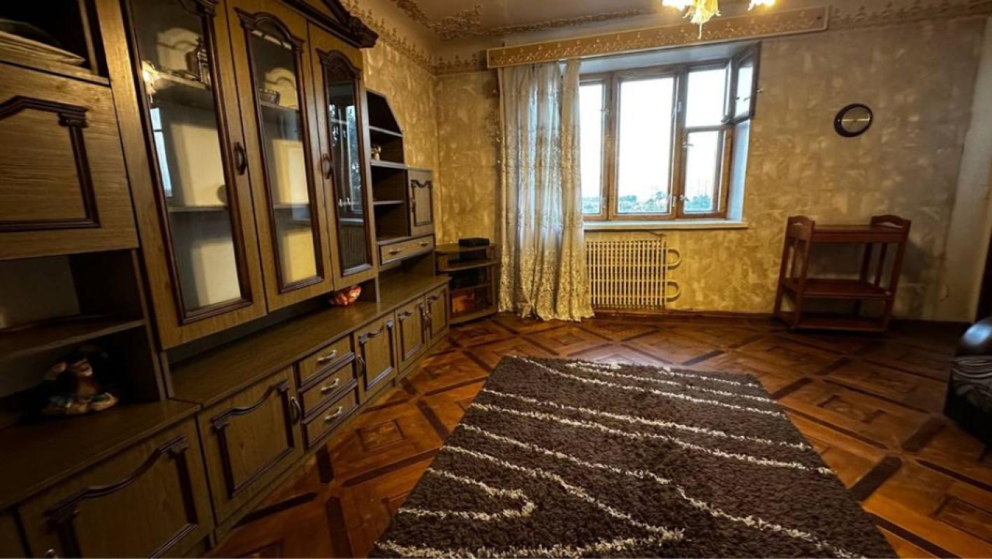 Продаж 2 кімнатної квартири 50 кв. м, Добролюбова вул. 18