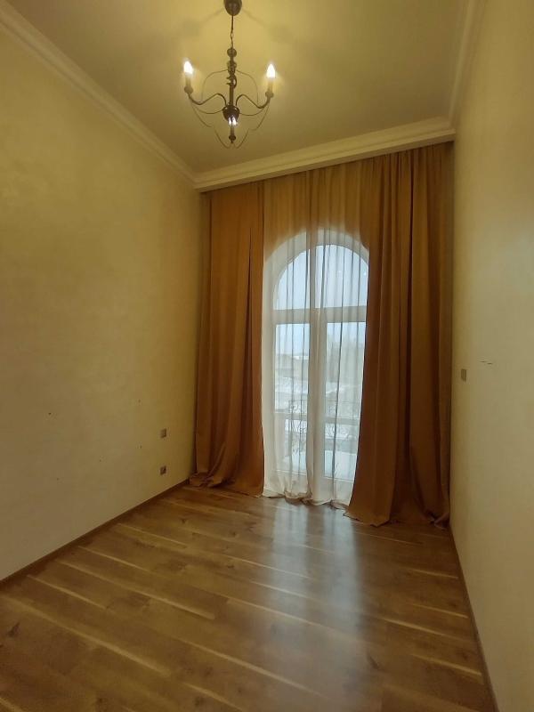 Long term rent 3 bedroom-(s) apartment Liuteranska Street 6б
