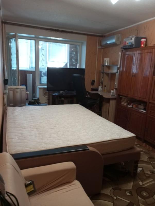 Long term rent 2 bedroom-(s) apartment Petra Hryhorenka Avenue (Marshala Zhukova Avenue) 39