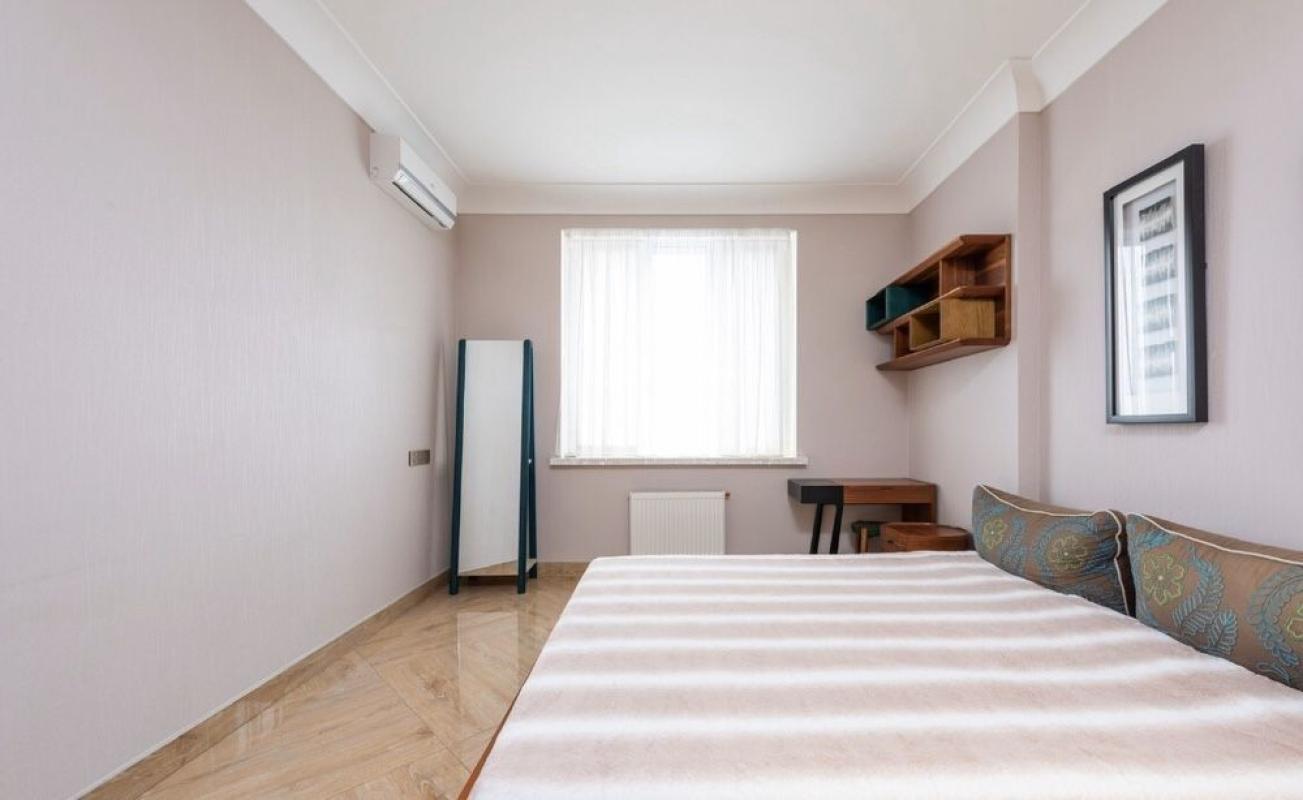 Sale 2 bedroom-(s) apartment 86 sq. m., Dniprovska Embarkment 14