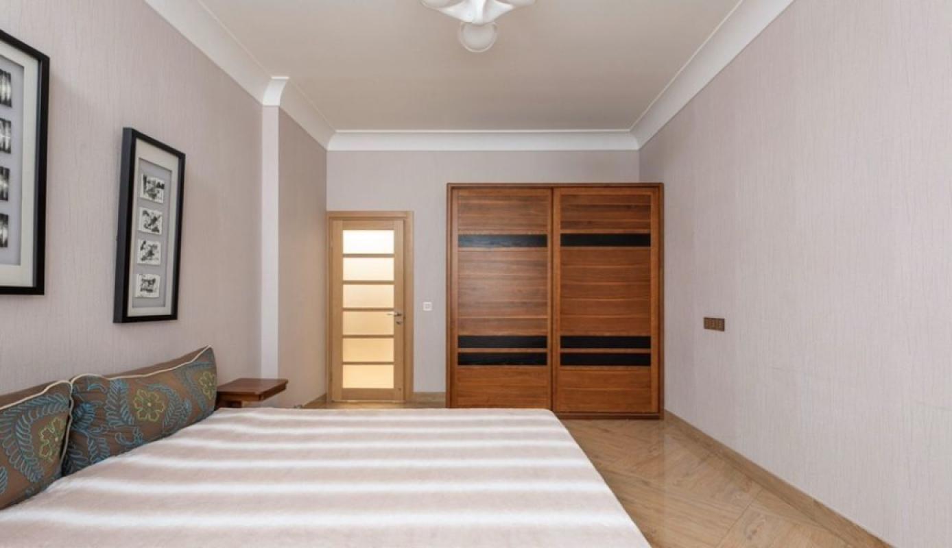 Продаж 2 кімнатної квартири 86 кв. м, Дніпровська набережна 14