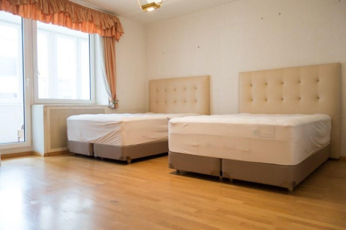 Sale 4 bedroom-(s) apartment 160 sq. m., Turhenievska Street 52-58