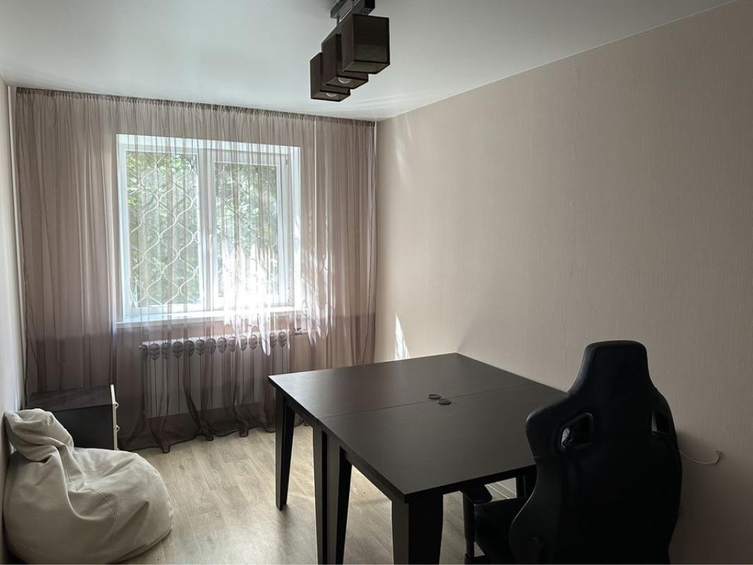 Long term rent 3 bedroom-(s) apartment Shekspira Street 8