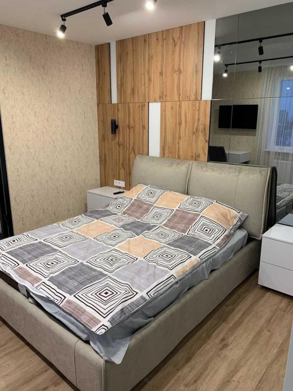 Long term rent 3 bedroom-(s) apartment Yelyzavetynska Street 3