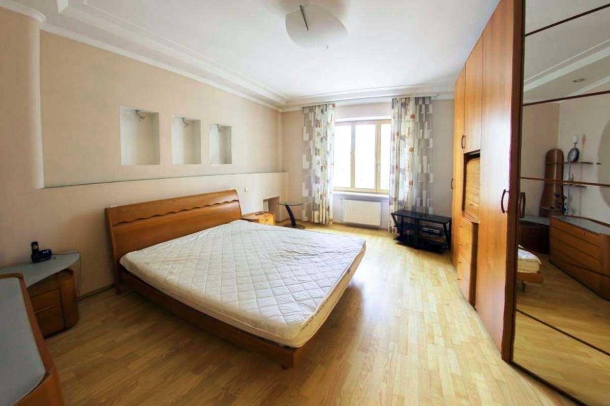 Long term rent 4 bedroom-(s) apartment Profesora Pidvysotskoho Street 4