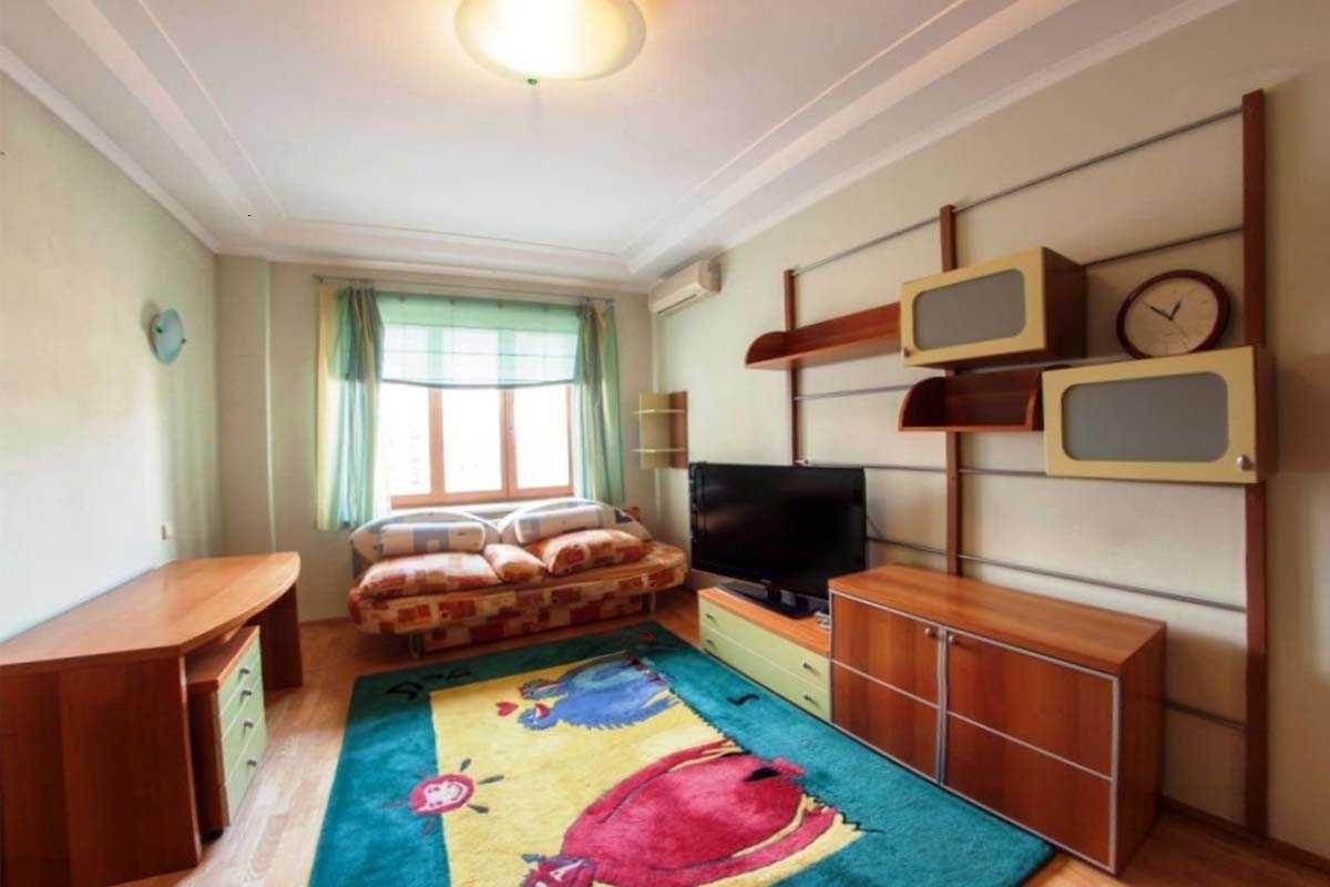 Long term rent 4 bedroom-(s) apartment Profesora Pidvysotskoho Street 4