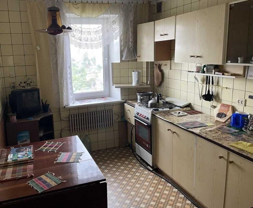 Продаж 2 кімнатної квартири 51 кв. м, Добролюбова вул. 18