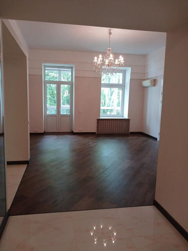 Продаж 4 кімнатної квартири 150 кв. м, Рейтарська вул. 30