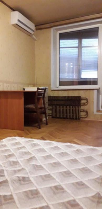 Продаж 3 кімнатної квартири 66 кв. м, Дмитра Коцюбайла вул. (Державінська) 2