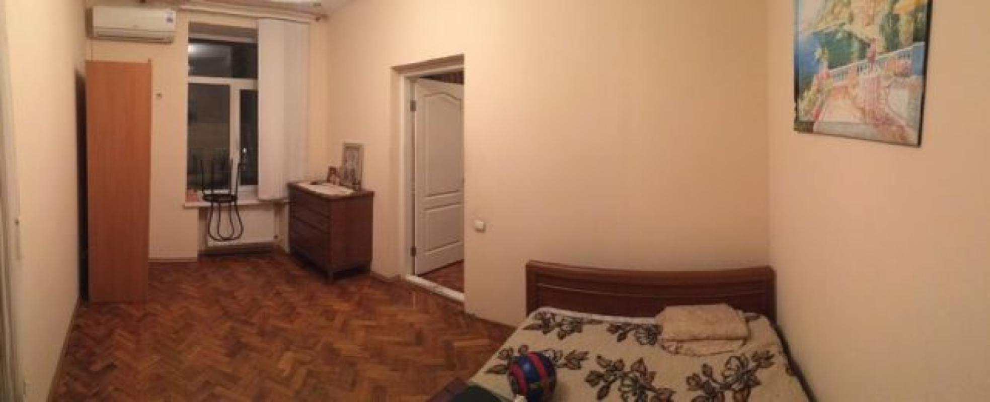 Long term rent 3 bedroom-(s) apartment Alchevskykh Street (Artema Street) 28/11