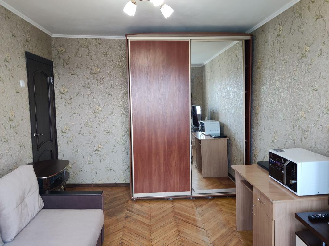 Sale 3 bedroom-(s) apartment 58 sq. m., Tankopiya Street 32