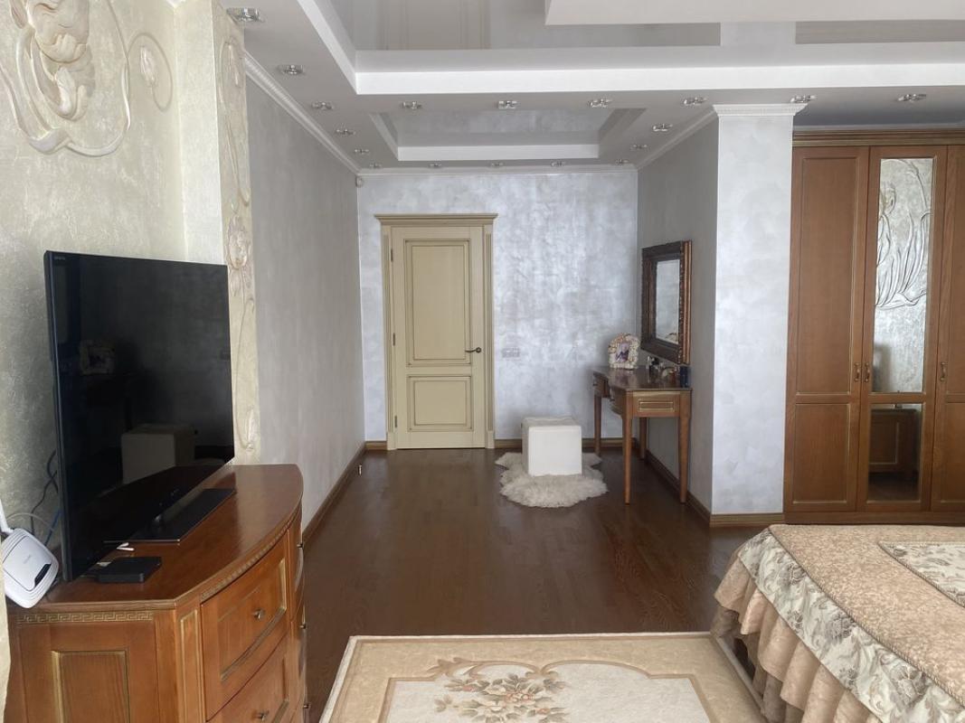 Long term rent 5 bedroom-(s) apartment Dehtiarivska Street 25А