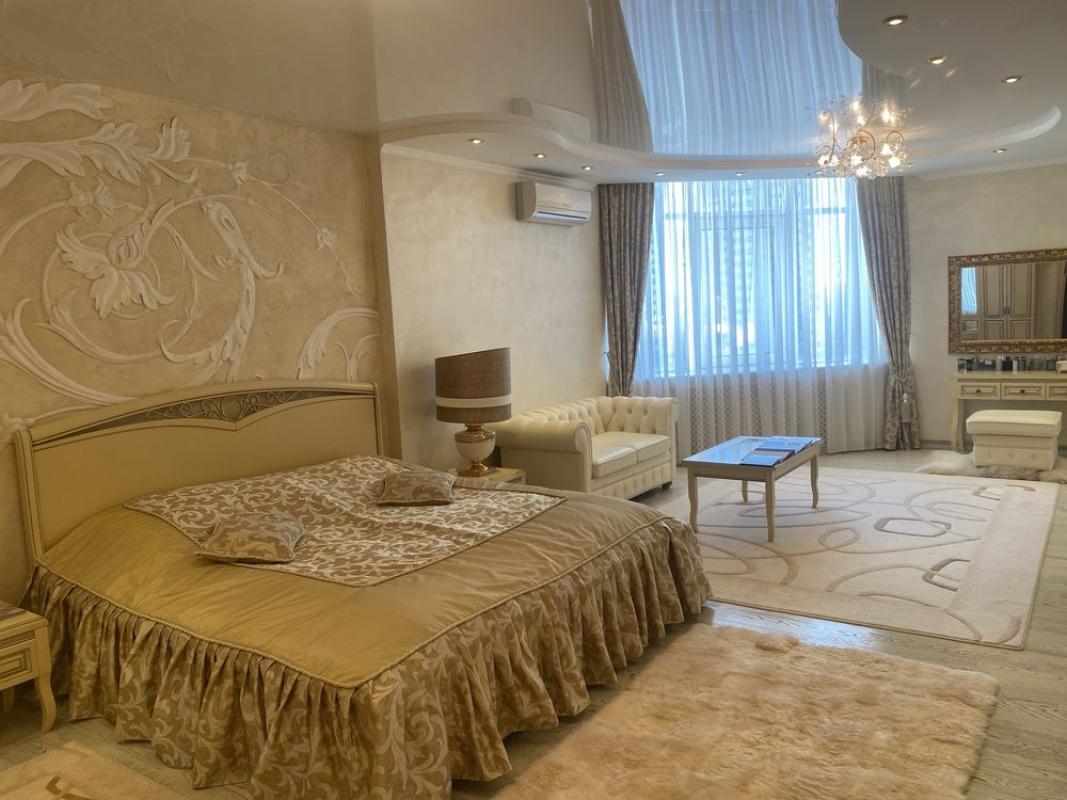 Long term rent 5 bedroom-(s) apartment Dehtiarivska Street 25А