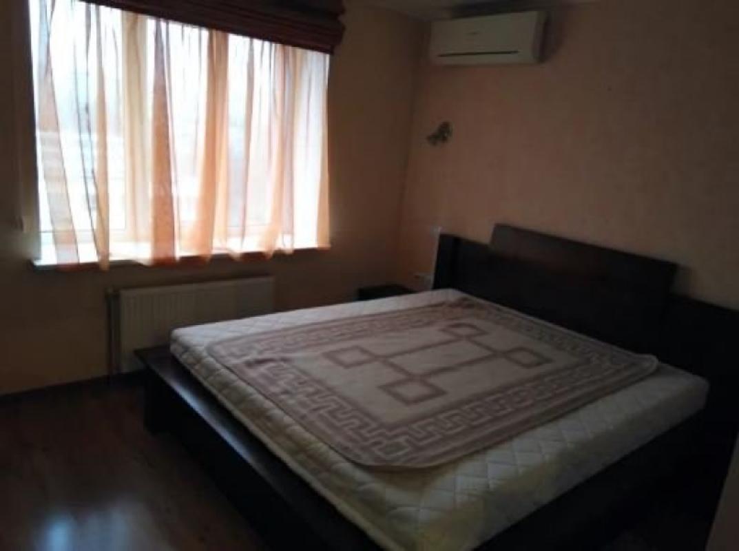 Long term rent 2 bedroom-(s) apartment Akademika Pavlova Street 160д