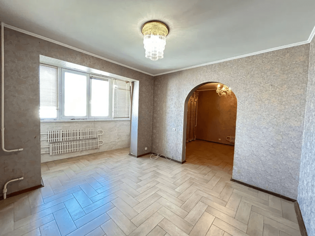 Продаж 4 кімнатної квартири 83 кв. м, Леся Сердюка вул. (Командарма Корка) 14