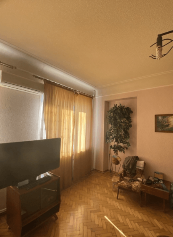 Продаж 3 кімнатної квартири 82 кв. м, Миру вул. 20