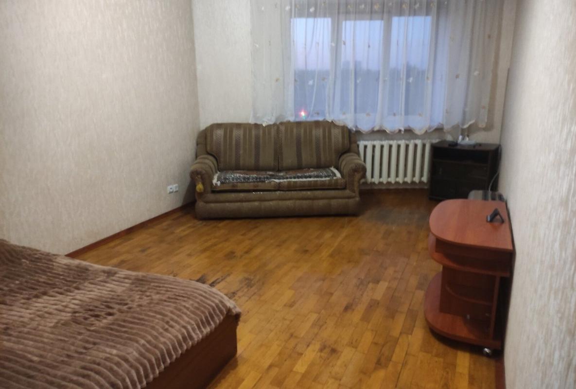 Продаж 3 кімнатної квартири 94 кв. м, Миропільська вул. 39