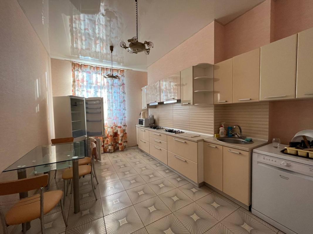 Довгострокова оренда 3 кімнатної квартири Чернишевська вул.