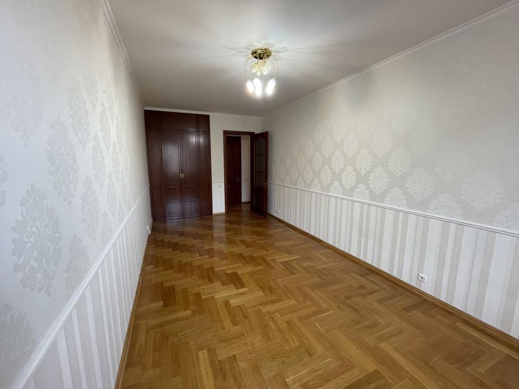 Long term rent 4 bedroom-(s) apartment Patorzhynskoho Street 14