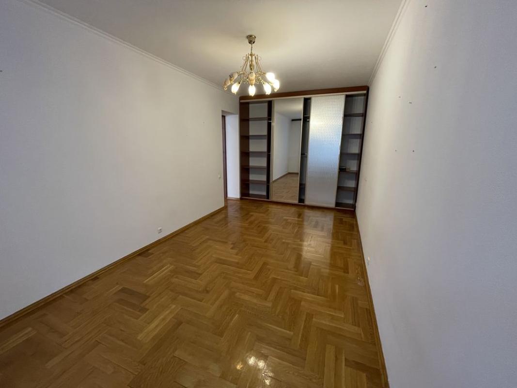 Long term rent 4 bedroom-(s) apartment Patorzhynskoho Street 14