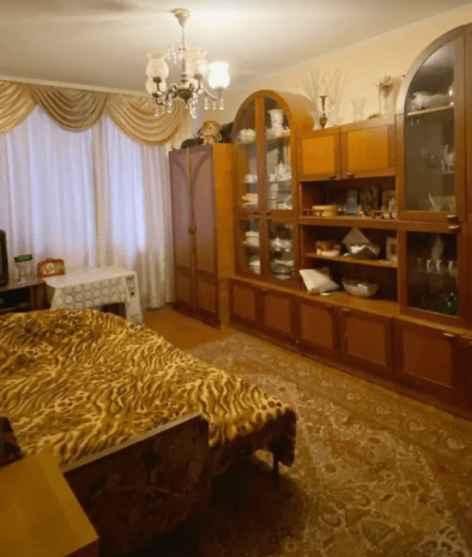 Продаж 2 кімнатної квартири 46 кв. м, Амосова вул. 36