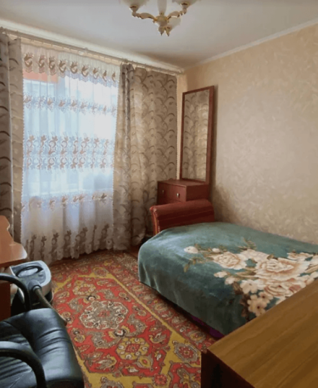 Продаж 2 кімнатної квартири 46 кв. м, Амосова вул. 36