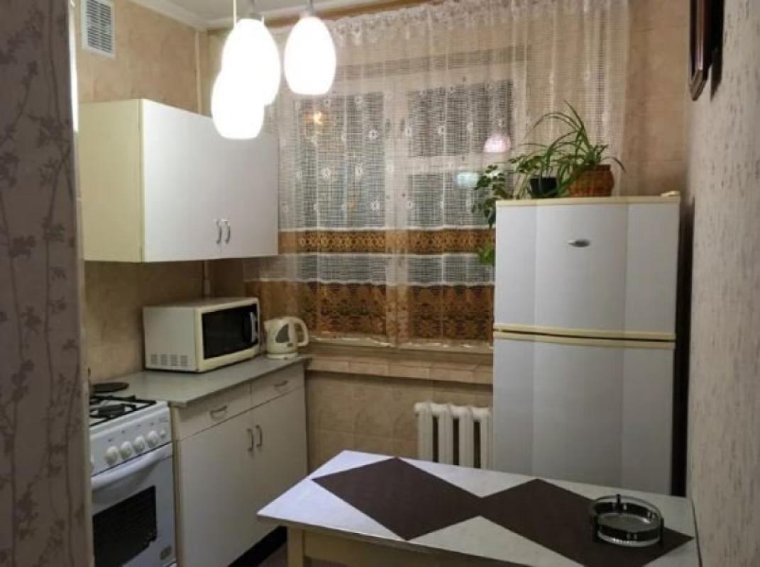 Долгосрочная аренда 2 комнатной квартиры Гвардейцев-Широнинцев ул. 44б