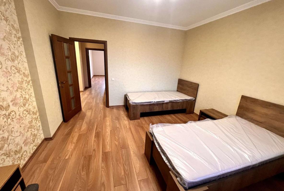 Продаж 3 кімнатної квартири 121 кв. м, Ованеса Туманяна вул. 15а