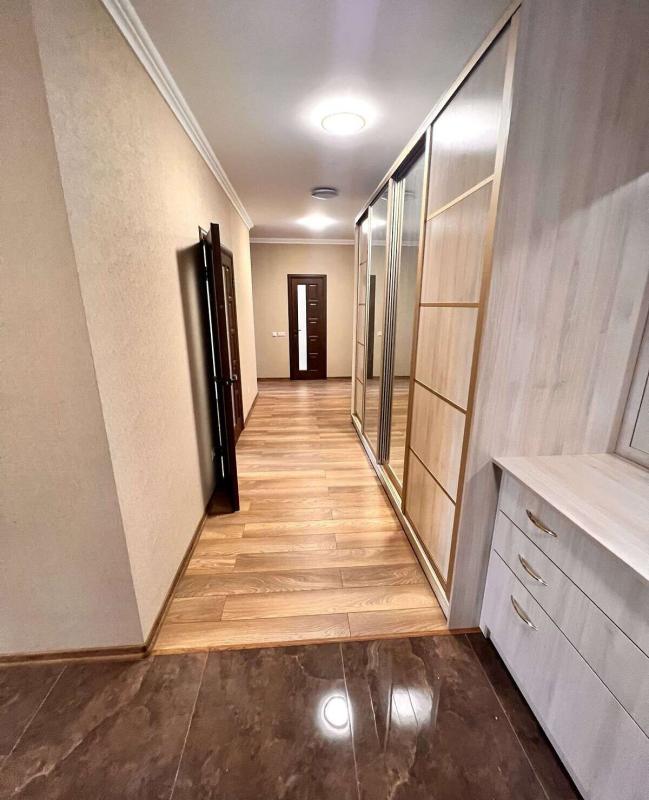 Продажа 3 комнатной квартиры 121 кв. м, Ованеса Туманяна ул. 15а