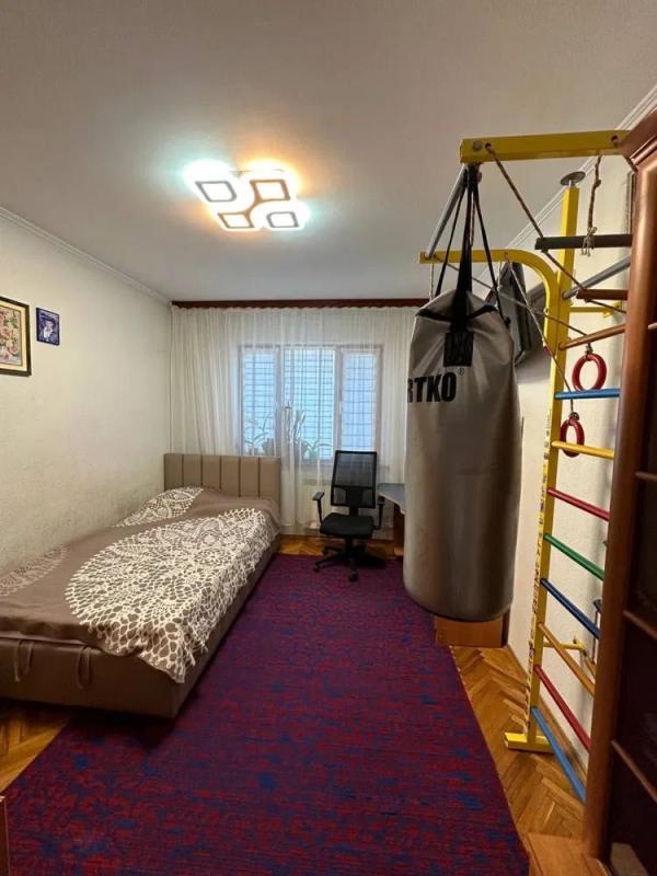 Продаж 3 кімнатної квартири 72 кв. м, Харківське шосе 168г