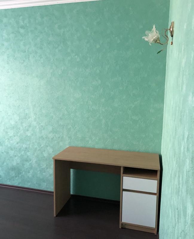 Long term rent 3 bedroom-(s) apartment Urlivska Street 11/44