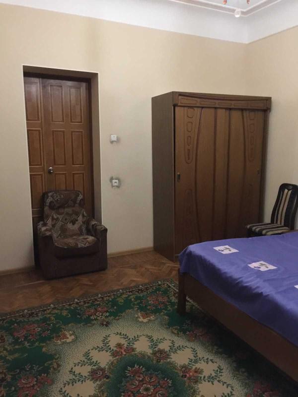 Long term rent 3 bedroom-(s) apartment Borysa Chychybabyna Street 1