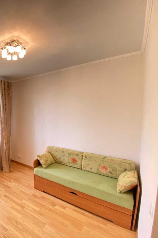 Long term rent 3 bedroom-(s) apartment Novhorodska Street 44