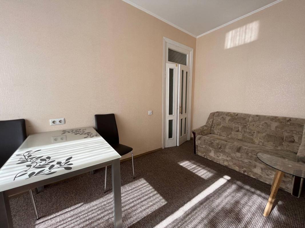 Long term rent 2 bedroom-(s) apartment Borysa Chychybabyna Street 2