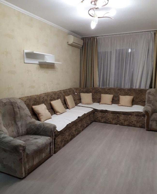 Long term rent 4 bedroom-(s) apartment Peremohy Avenue 77
