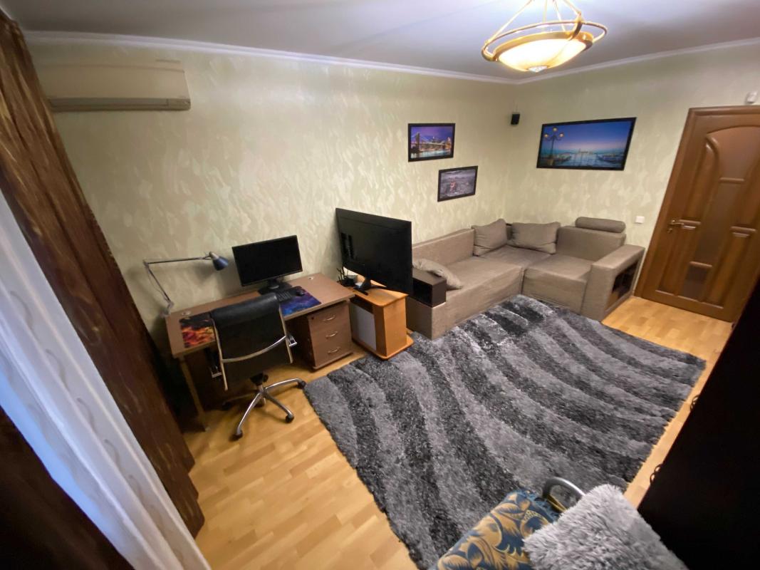 Продажа 1 комнатной квартиры 43 кв. м, Драгоманова ул. 1г