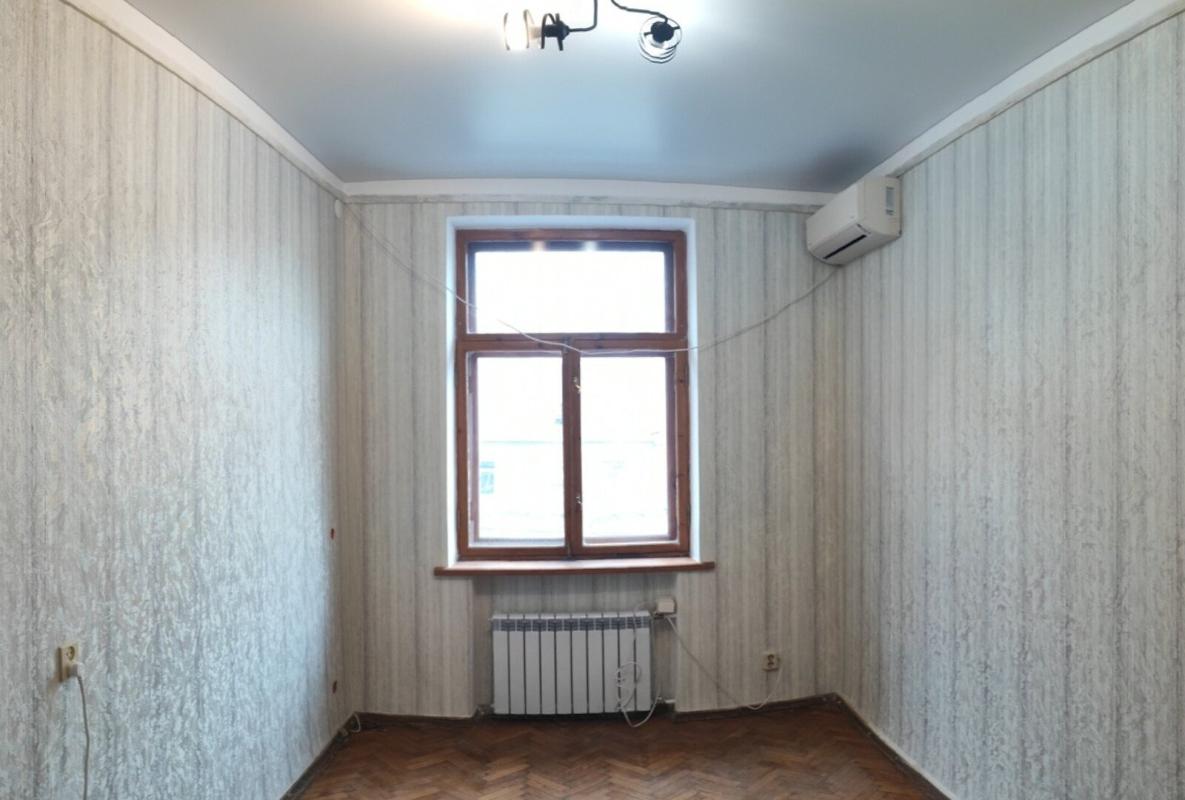 Long term rent 3 bedroom-(s) apartment Pyrohova Street 2