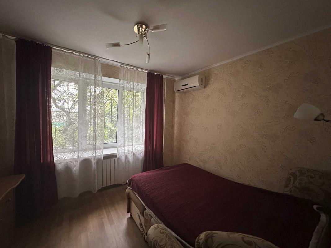 Sale 3 bedroom-(s) apartment 68 sq. m., Predslavynska Street 26а