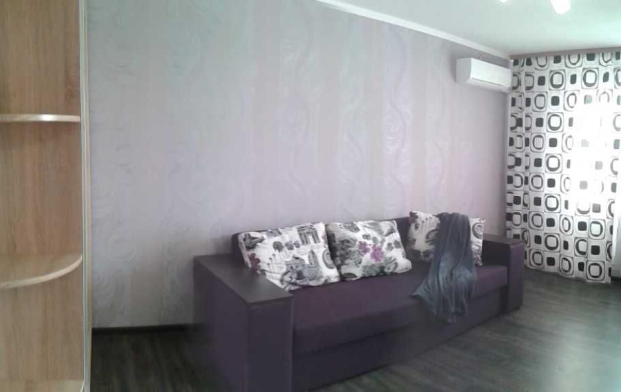 Long term rent 1 bedroom-(s) apartment Akademika Pavlova Street 134/16