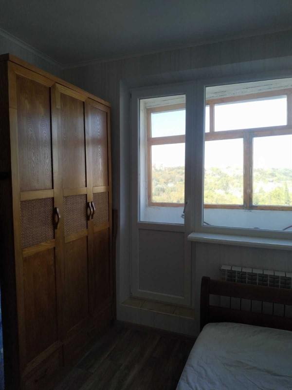 Продаж 3 кімнатної квартири 70 кв. м, Ушакова вул. 8а