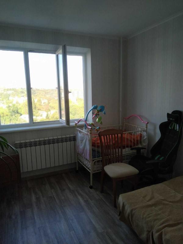 Продаж 3 кімнатної квартири 70 кв. м, Ушакова вул. 8а