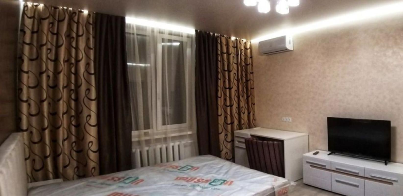 Long term rent 3 bedroom-(s) apartment Danylevskoho Street 19