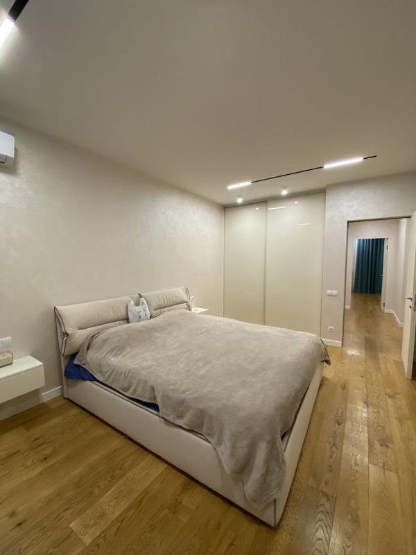 Sale 3 bedroom-(s) apartment 87 sq. m., Voskresenska Street 14Б