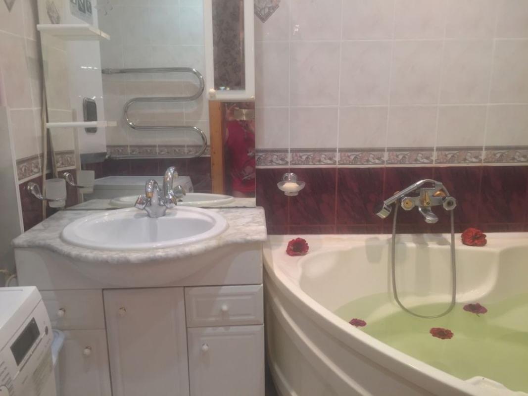 Long term rent 4 bedroom-(s) apartment Obolonska Street 47