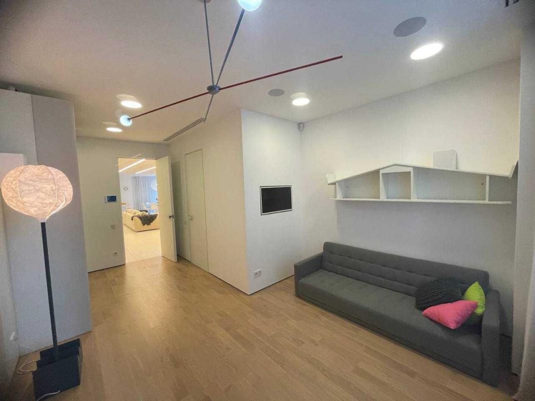 Long term rent 3 bedroom-(s) apartment Zvirinetska Street 59