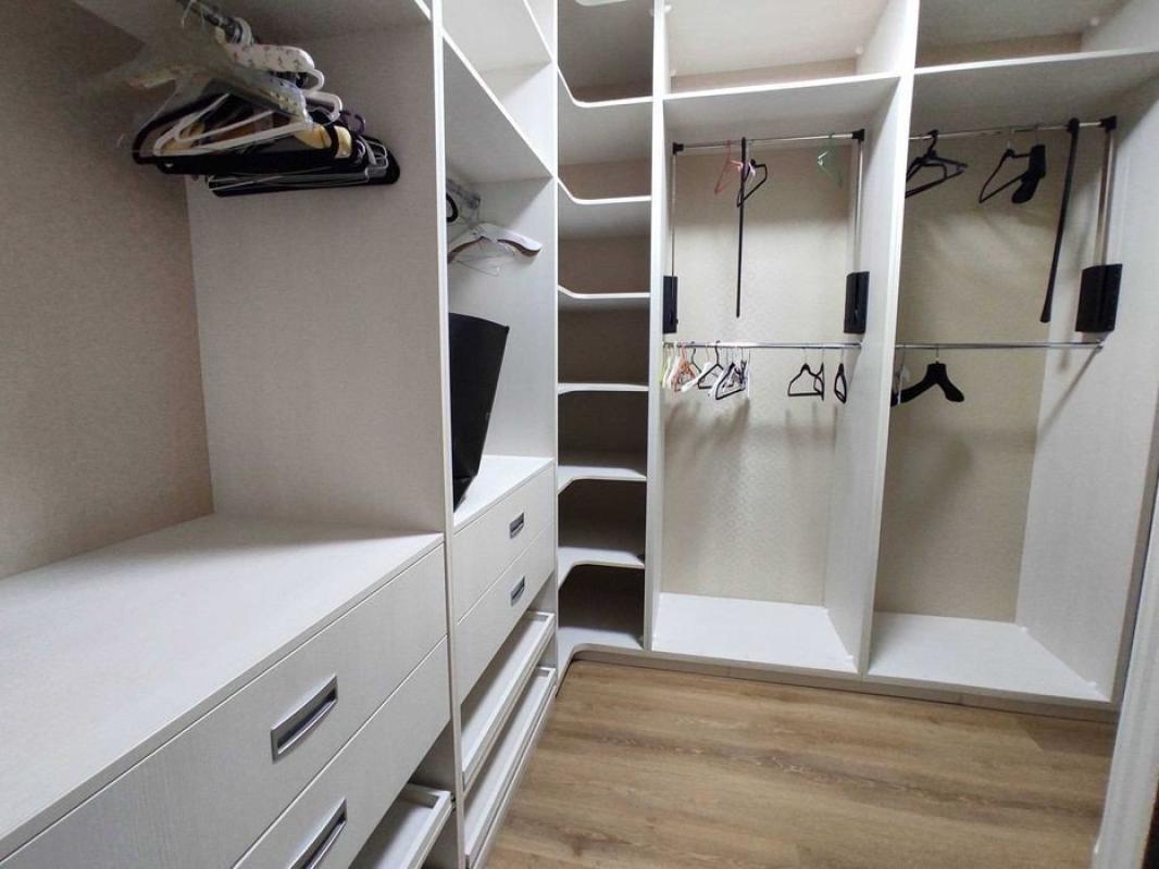 Sale 3 bedroom-(s) apartment 150 sq. m., Olimpiyska Street 10б