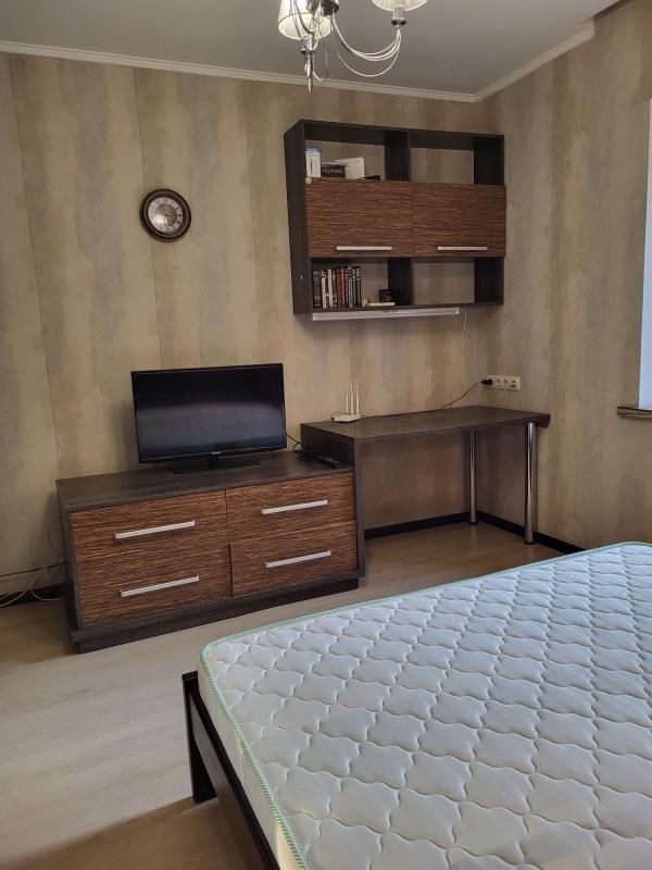 Продаж 3 кімнатної квартири 64 кв. м, Краснодарська вул. 173