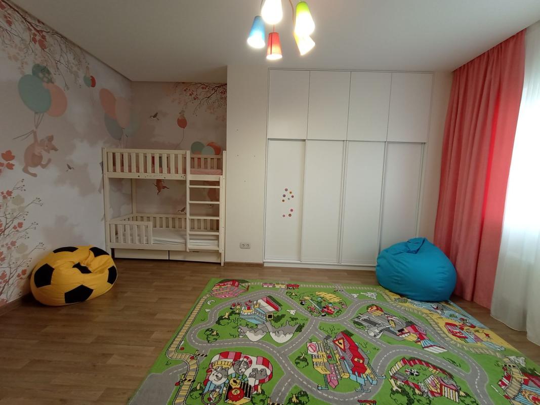 Продажа 3 комнатной квартиры 90 кв. м, Качановская ул. 15